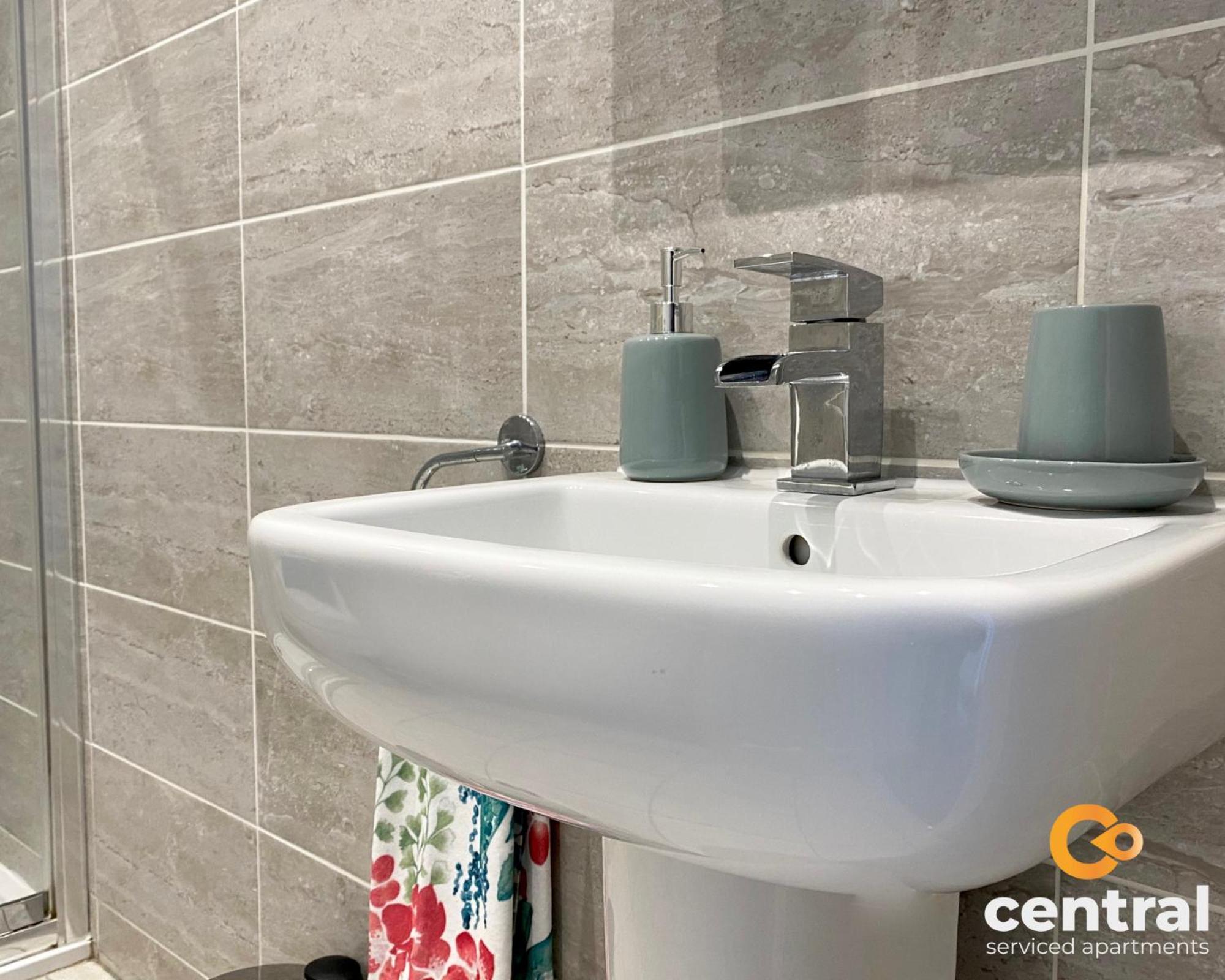 Central Serviced Apartments - Cosy 1 Bedroom - Walk Away From City Quay V&A - Walk To Bus And Train Station - Easy Access To City Centre - Fast Wi-Fi - Fully Equipped - Weekly & Monthly Stay Offers ダンディー エクステリア 写真